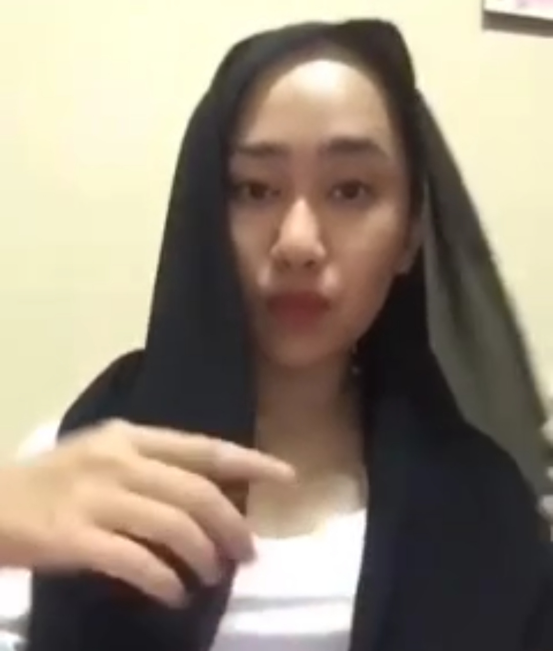 Video Viral Indonesia Top Global Trending 2025 Putri Anak Kos Gayanya Polos Tapi Bikin Bapak Kos Kaget