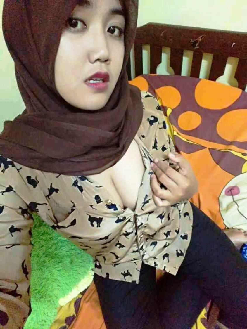 Indo Viral !!!Cewek Hijab Hanya Memakai Bra Top Global 2026